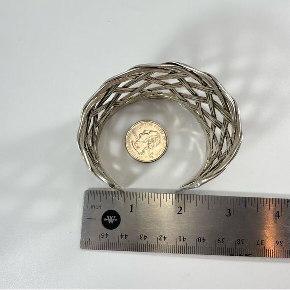 Beautiful Vintage Unsigned Alpaca Silver Basket Weave Wide Cuff Bracelet - Picture 11 of 11